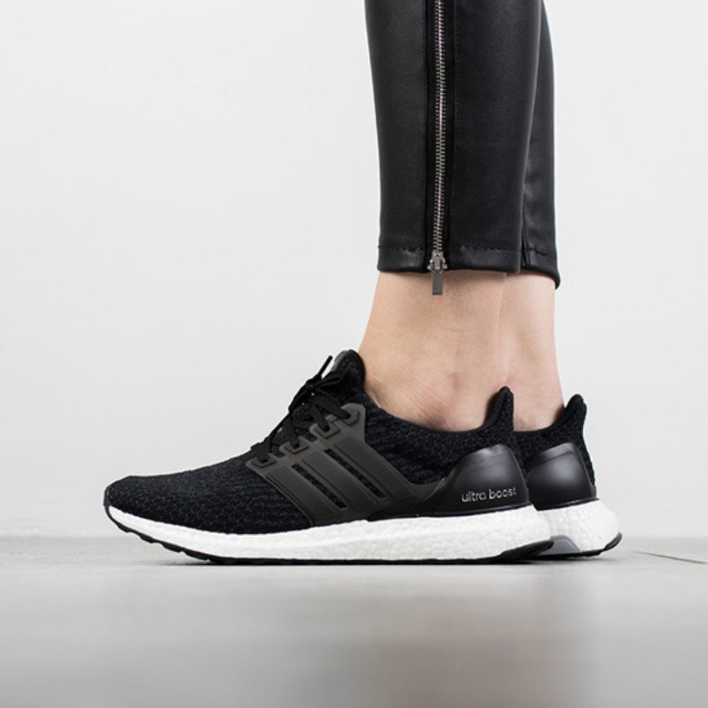 Adidas Ultraboost - Core Black - Size 5y/6.5w